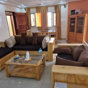 Privees Climatisees-douches Personnelles-neflix-salon Dakar